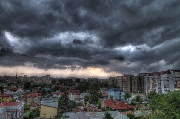 Vremea în săptămâna mare: Ninsoare, furtuni și ploi. Prognoza ANM arată zonele afectate