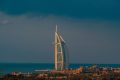 Burj Al Arab, simbolul luxului, se închide pentru renovare. Fațada, avariată de o dronă