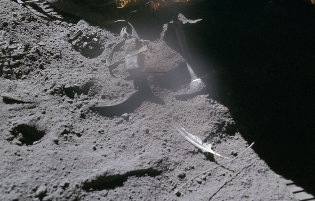 O Pană de Șoim pe Lună? NASA, perplexă după o fotografie bizară