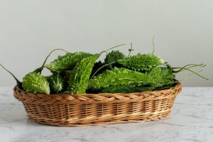 Castravetele amar, un aliat neașteptat în lupta cu diabetul și colesterolul