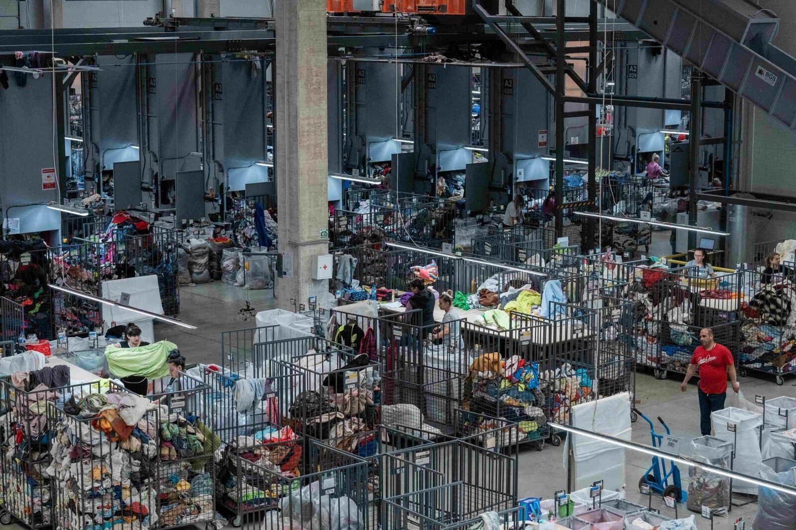 Magazine second-hand, pe butuci? OUG-ul Mediului, „imposibil” de aplicat