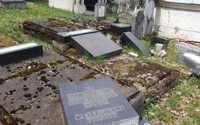 Ambasada ISRAELULUI, reacție dură după profanarea din cimitirul evreiesc din Reghin