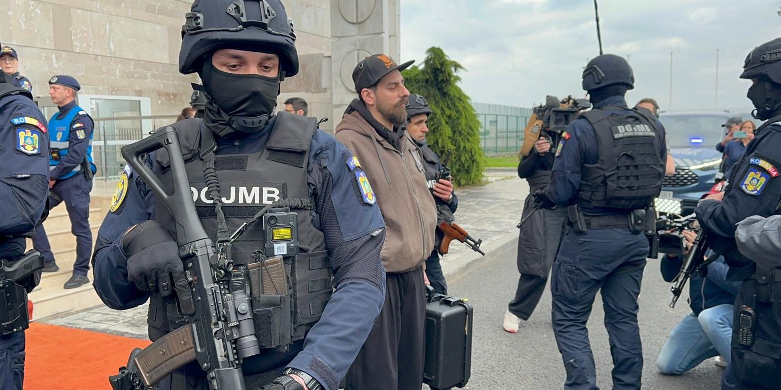 Coiful de la Coțofenești și brățările dacice au revenit în România, escortate