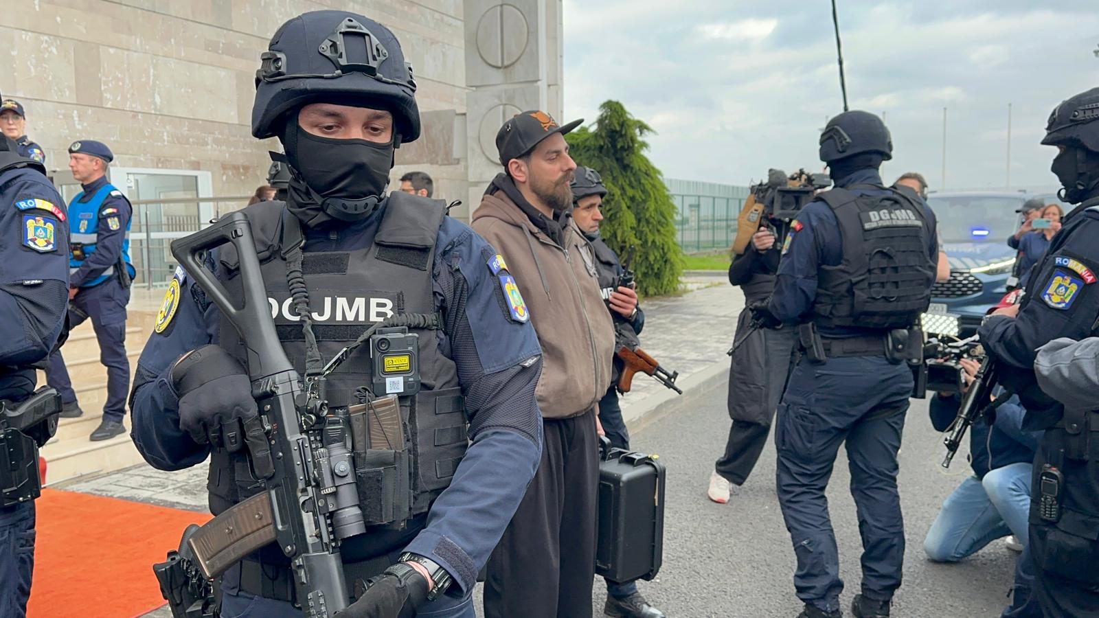 Coiful de la Coțofenești și brățările dacice au revenit în România, escortate