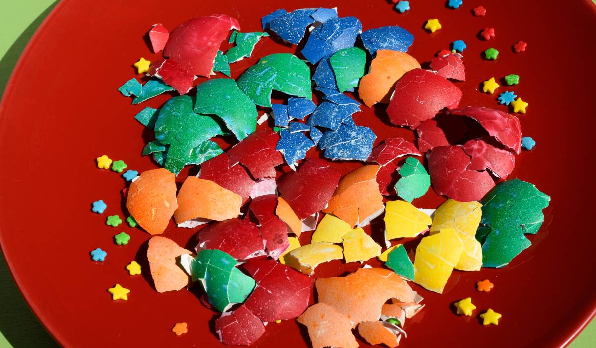 Nu mai arunca cojile de ouă de la Paști! Secretul unui „ceai” pentru grădina ta