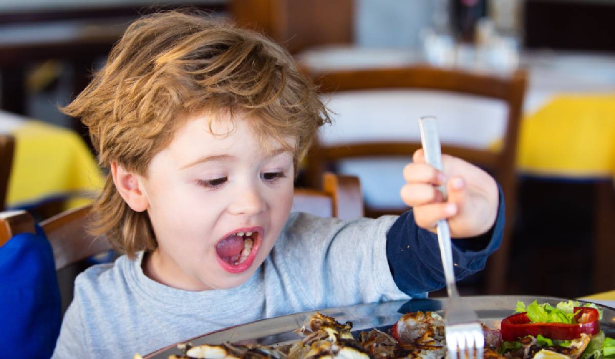 De ce refuză cei mici mâncarea: Nu-i moft, e un mecanism biologic!