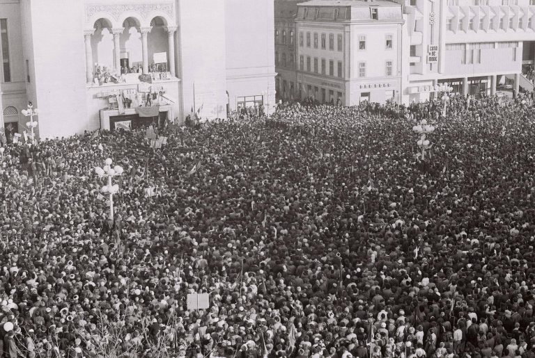 Societatea Timișoara sare în apărarea lui Bolojan, vizat de PSD la București