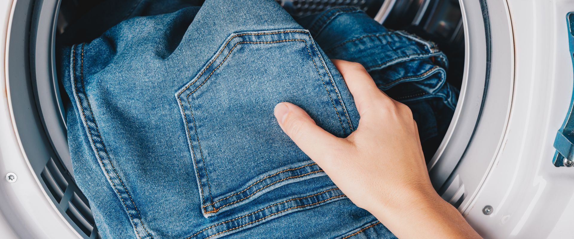 Cât de des spălăm blugii? Testul de cultură generală care te pune pe gânduri