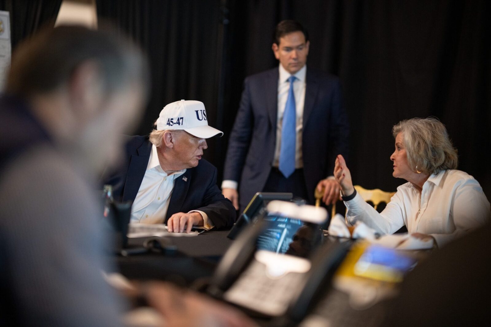 Republicanii îl scapă pe Trump: Blochează limitarea puterilor de război