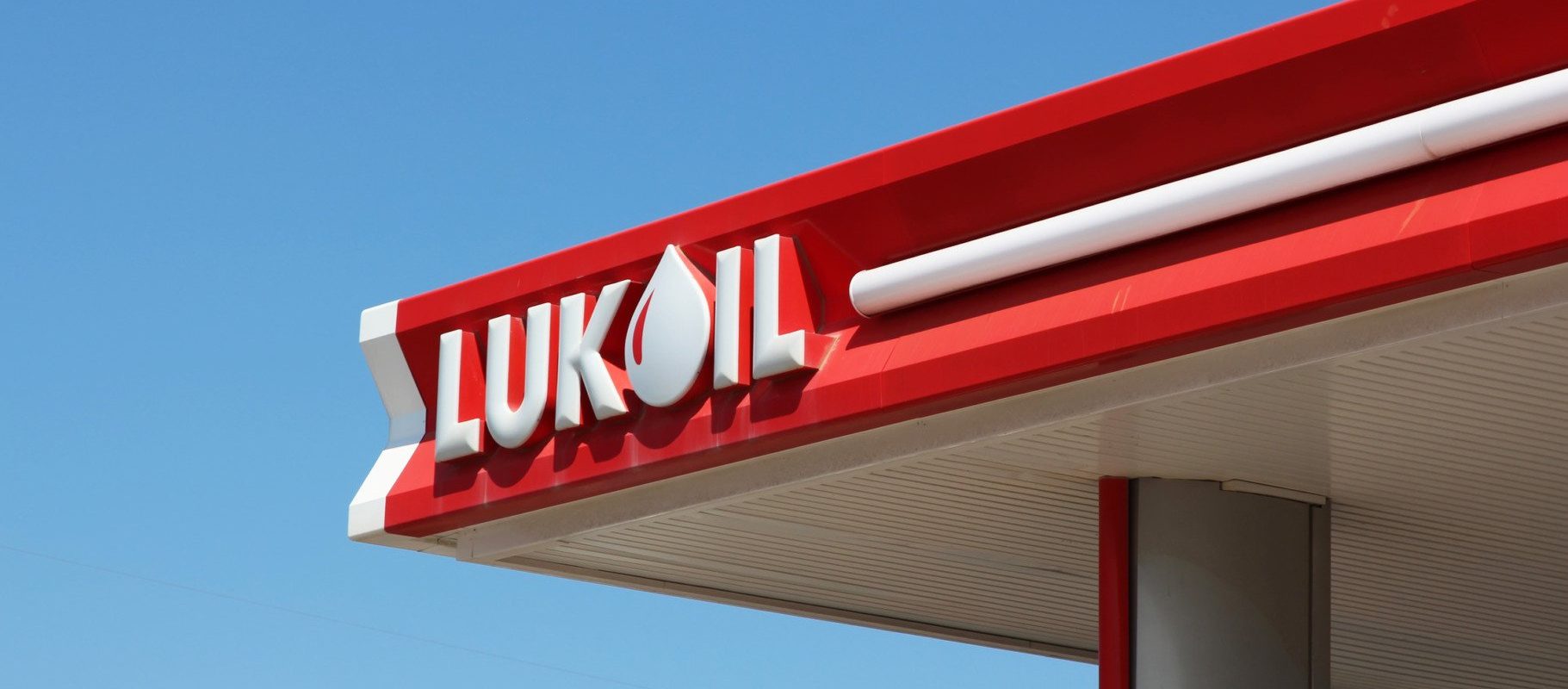 Lukoil: SUA prelungesc derogarea pentru benzinăriile din România până în octombrie