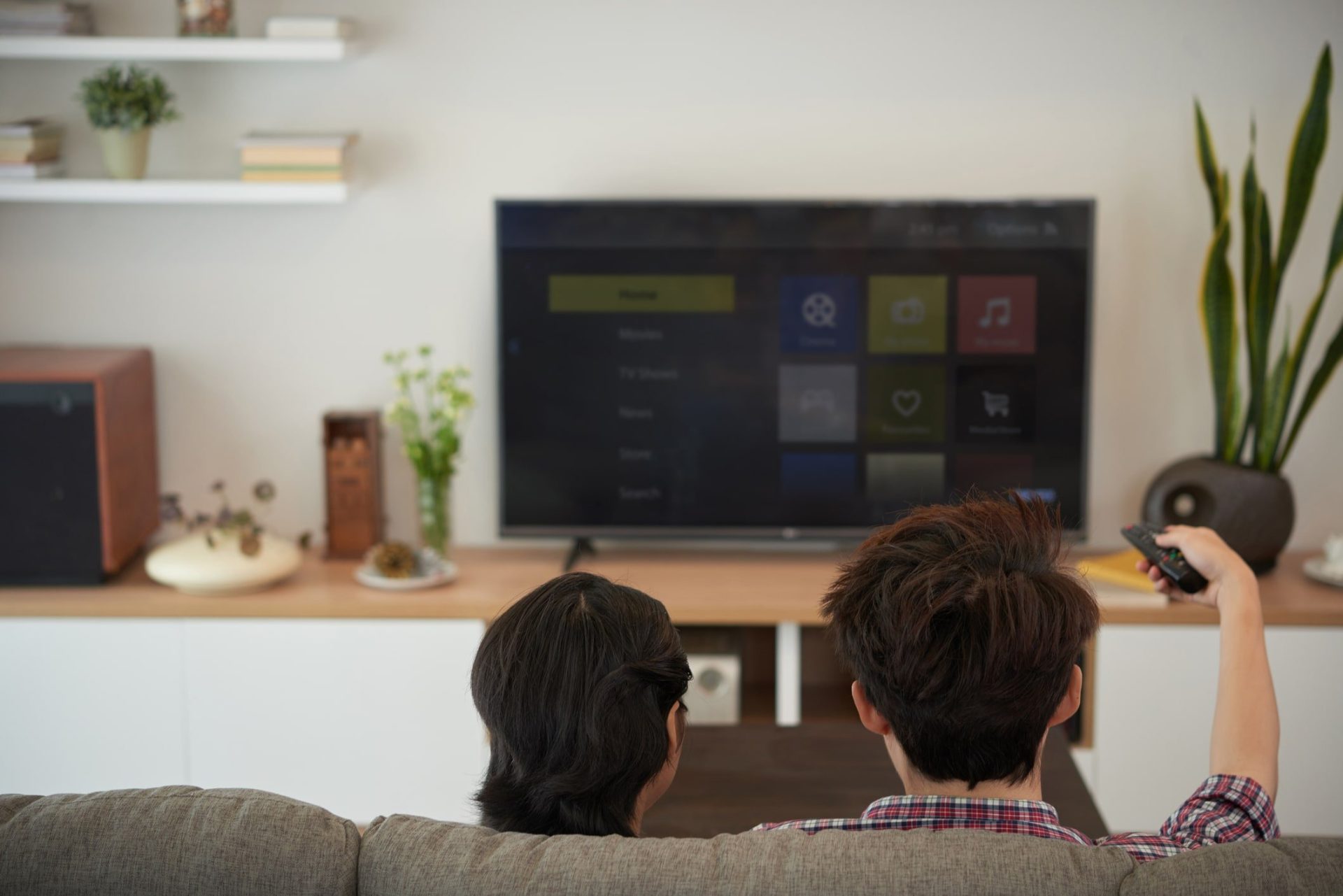Smart tv: Giganții tv cer UE intervenție, amenință pericolul pentru consumatori