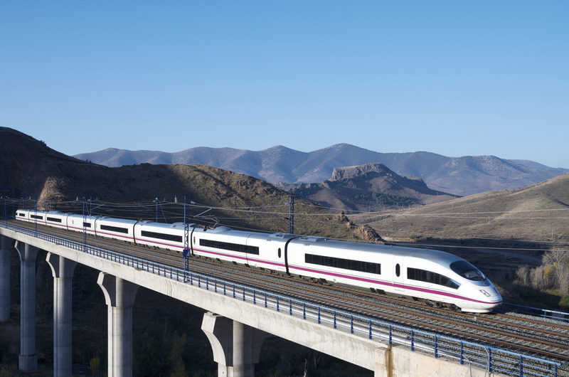 Comisia europeană oferă tinerilor 40.000 de bilete gratuite prin Europa