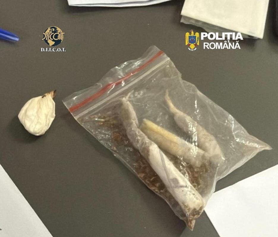 Arestat la domiciliu pentru trafic de droguri, prins din nou cu marfă