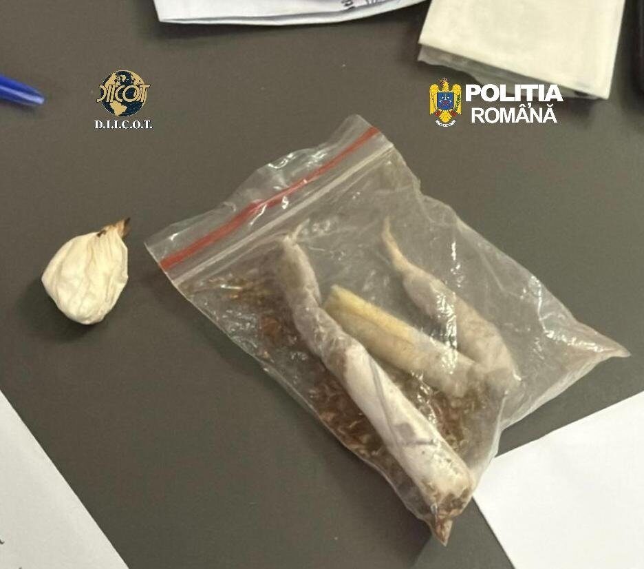 Arestat la domiciliu pentru trafic de droguri, prins din nou cu marfă