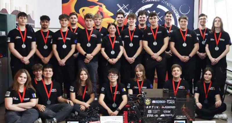 Arad: Elevii de la Informatică, la Mondiale cu roboți. Au nevoie de 10.000$ în 5 zile