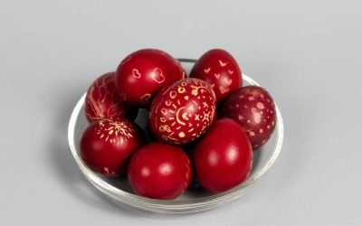 Cât timp rezistă ouăle roșii în frigider? Află secretul pentru Paște