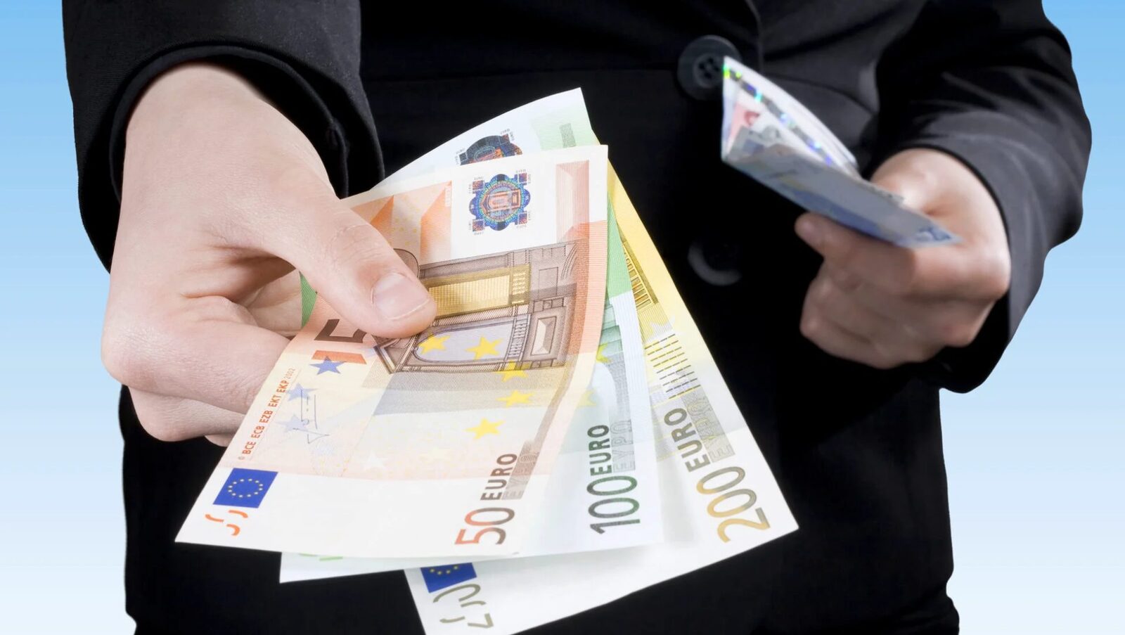 Schimbare radicală în Germania: Plățile cash, pe cale să dispară?