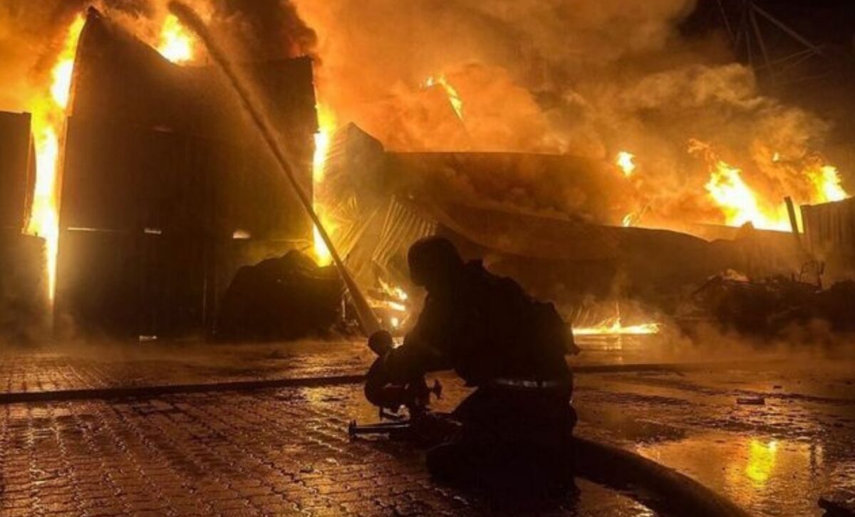 Doi tineri, arestați preventiv după incendiul din Galați