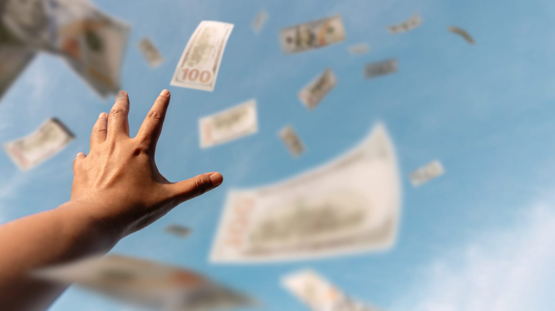 După o ceartă cu familia, o femeie a aruncat 160.000 de dolari