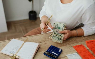 Tineri, tot mai dependenți financiar de părinți. Specialiștii cer reguli