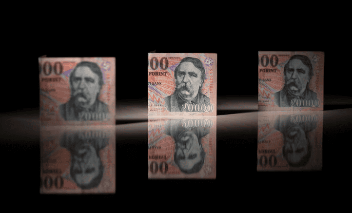 Forintul, pe val după plecarea lui Viktor Orban: UE deblochează fonduri, dobânzile scad