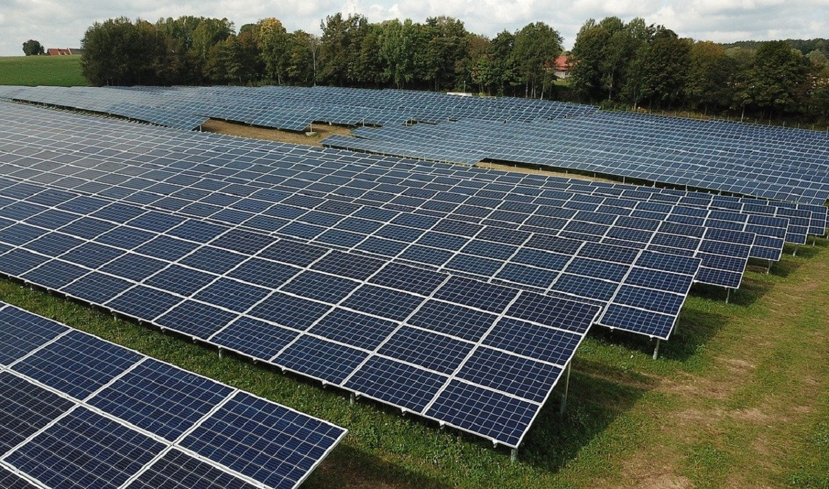 Energie verde în Vrancea: Primăria Mărășești și școlile, alimentate de fotovoltaice