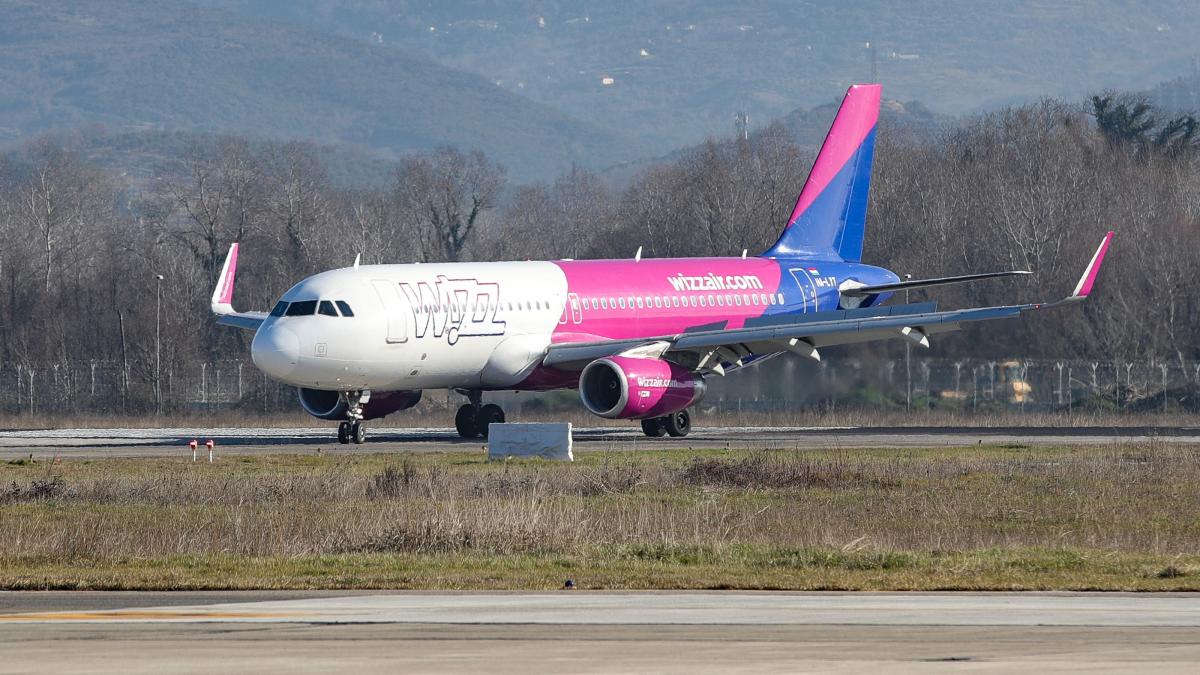 Wizz air schimbă macazul: Sms-uri în timpul zborului, dar cu reguli clare