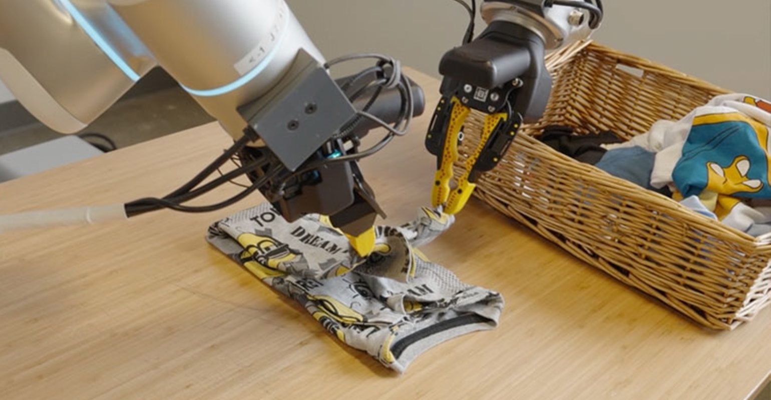 Robotul gen-1 intră în case: Promite curățenie ca un om, fără greșeli