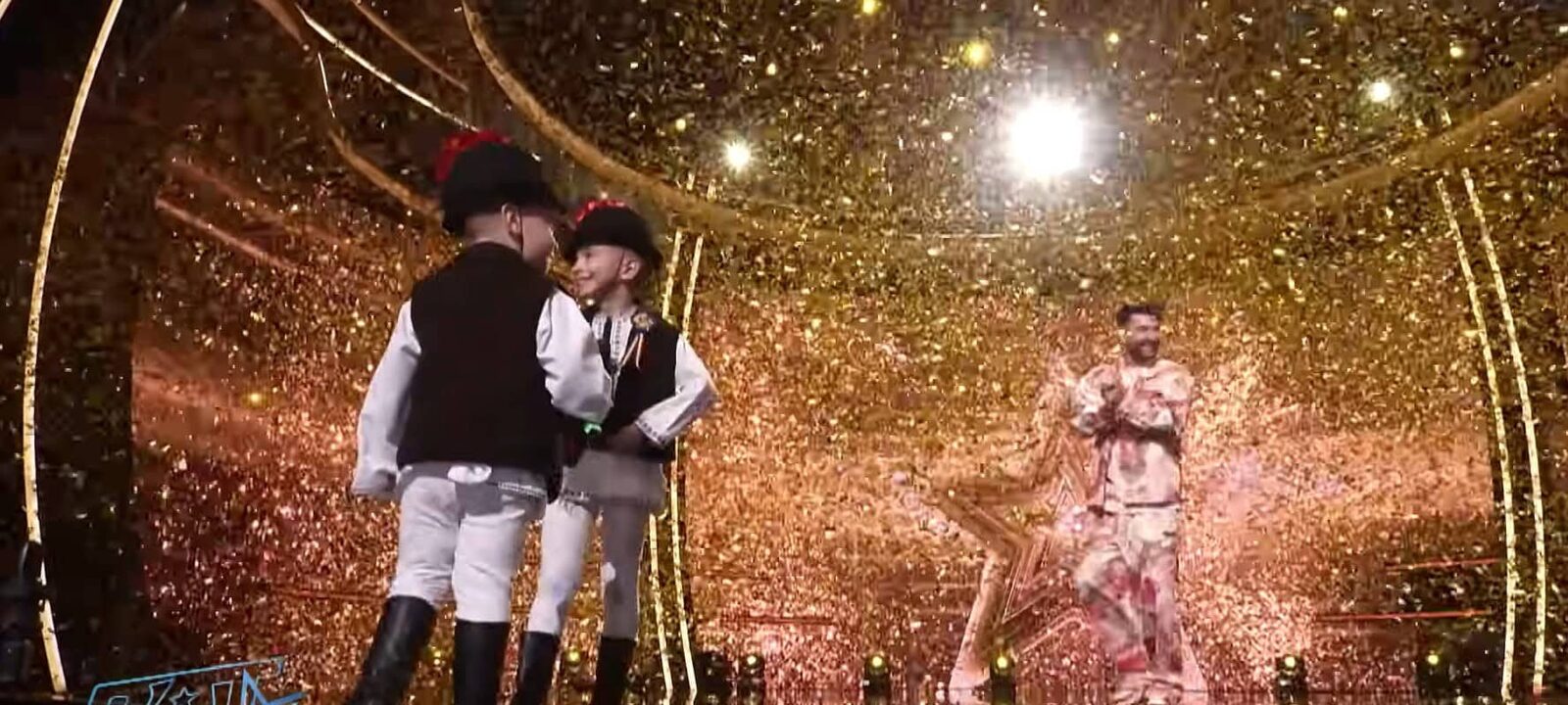 Video: Alba i-a aplaudat pe eric și eduard, dansatorii care au primit golden buzz la românii au talent