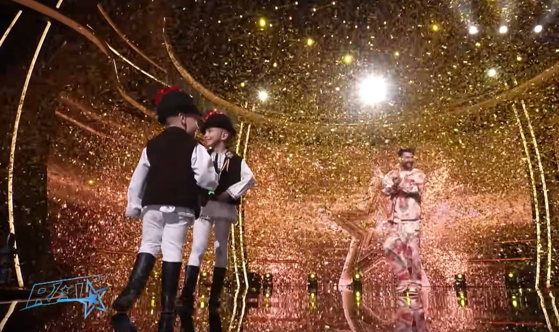 Video: Alba i-a aplaudat pe eric și eduard, dansatorii care au primit golden buzz la românii au talent