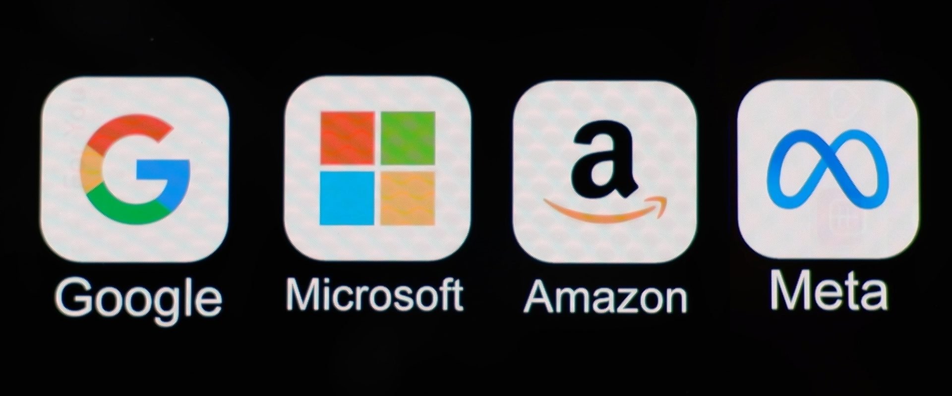 Sufocare pentru giganții tech: Statele americane blochează centrele de date