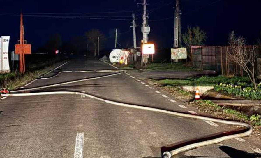 Cisternă cu gpl răsturnată în prahova: 70 de oameni evacuați
