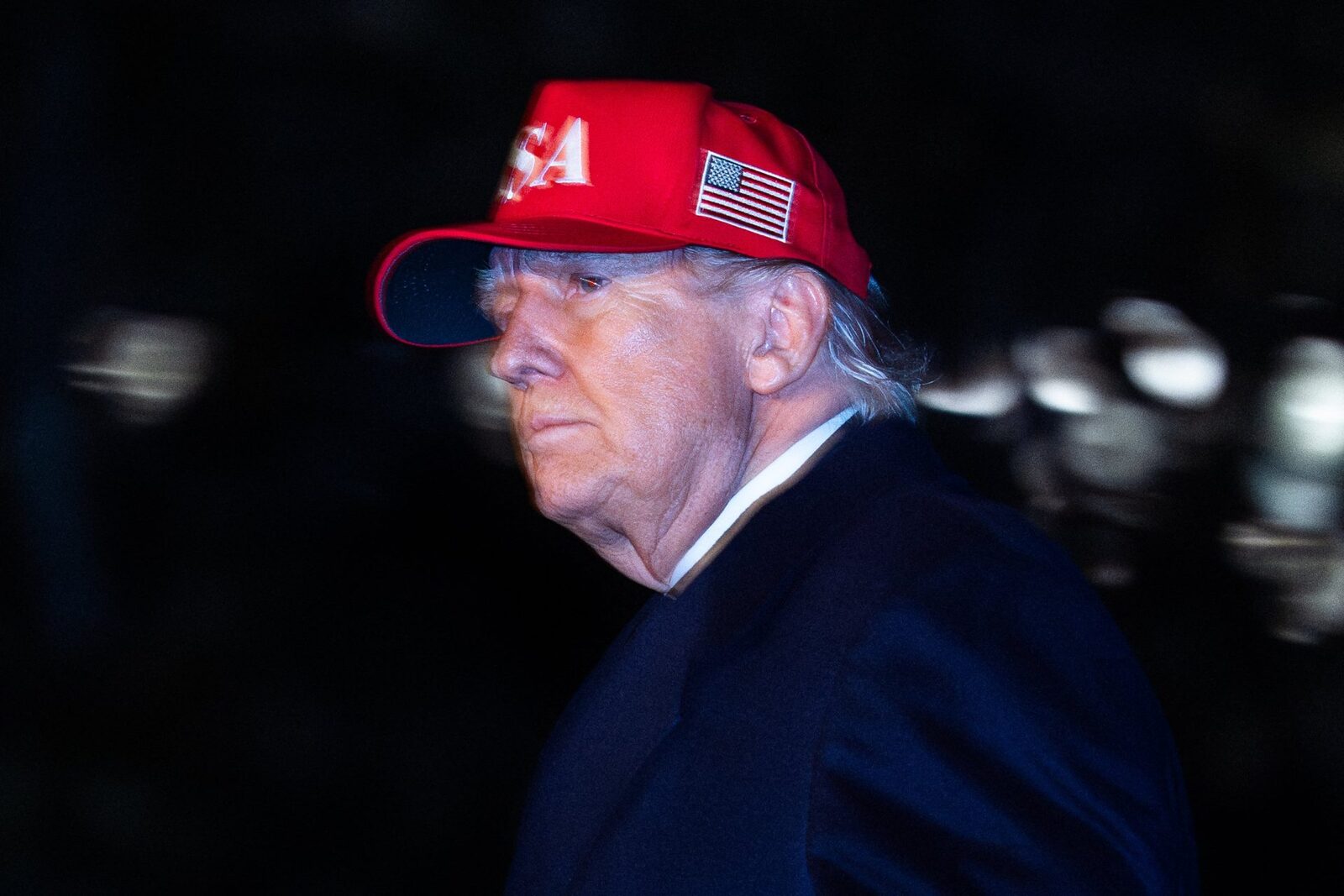 Trump, lovit de inflație: Prețul benzinei explodează în SUA, românii se uită cu jind