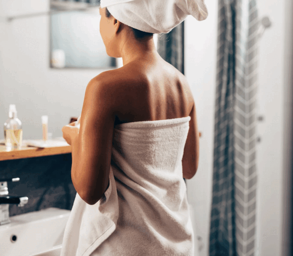 Alergie la duș: Dermatologul te avertizează ce folosești zilnic, fără să știi