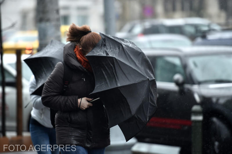 Avertizare ANM: Frig năpraznic, vânt și zăpezi abundente la munte