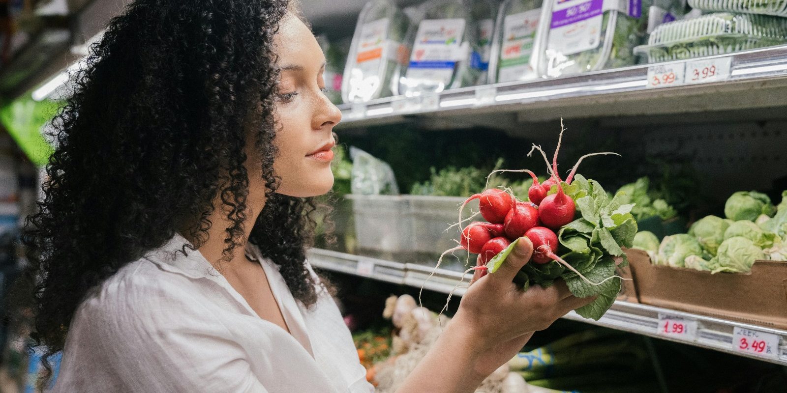 Rapoartele arată: Tot mai mulți români caută reduceri la alimente