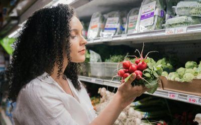 Rapoartele arată: Tot mai mulți români caută reduceri la alimente