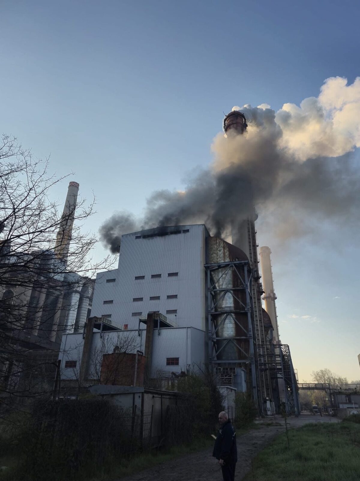 Incendiu la Rovinari: Grupul 5, oprit. Focul, lichidat, dar pericolul persistă