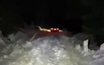 Bărbat și fiul său, prinși-n nămeți de Înviere pe munte!