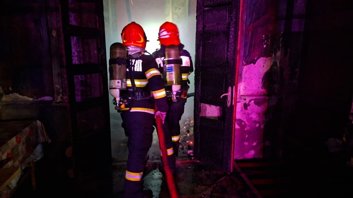 Incendiu teribil: O mamă și fiul ei au murit arși în apartament