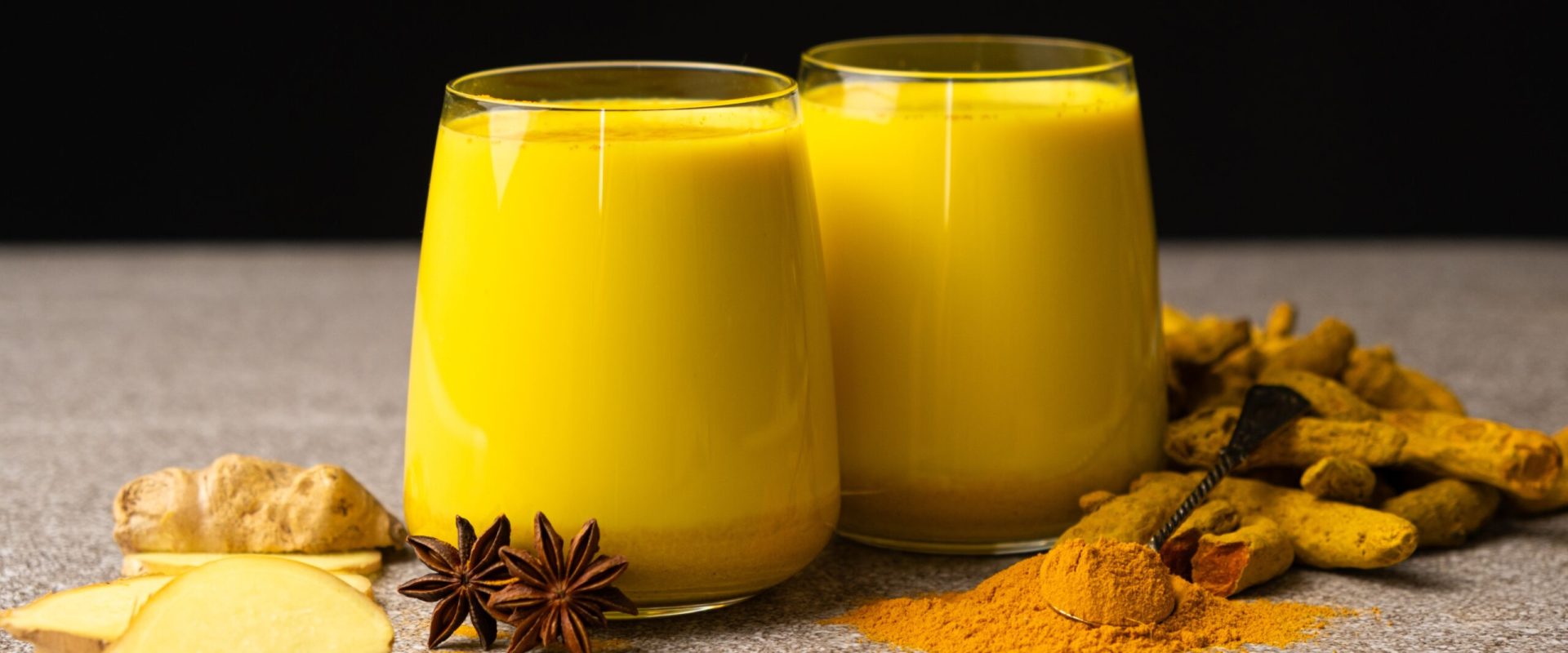 Laptele auriu: Secretul pentru un somn adânc și odihnitor!