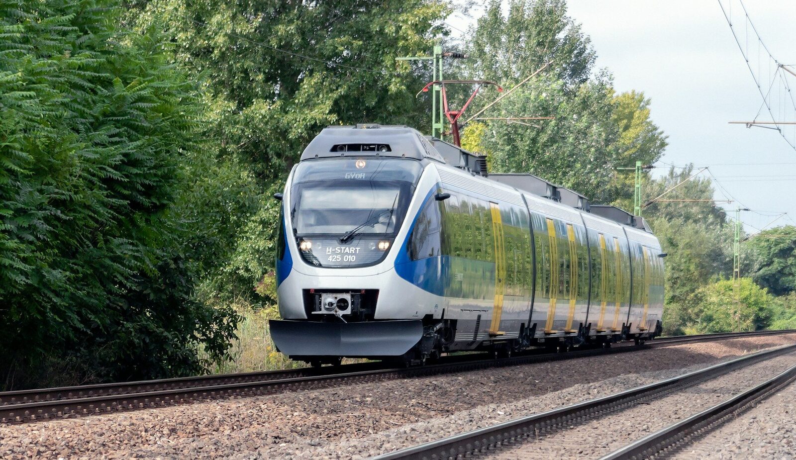 Trenuri pe hidrogen: București – Otopeni și Pitești, contractul a fost atribuit