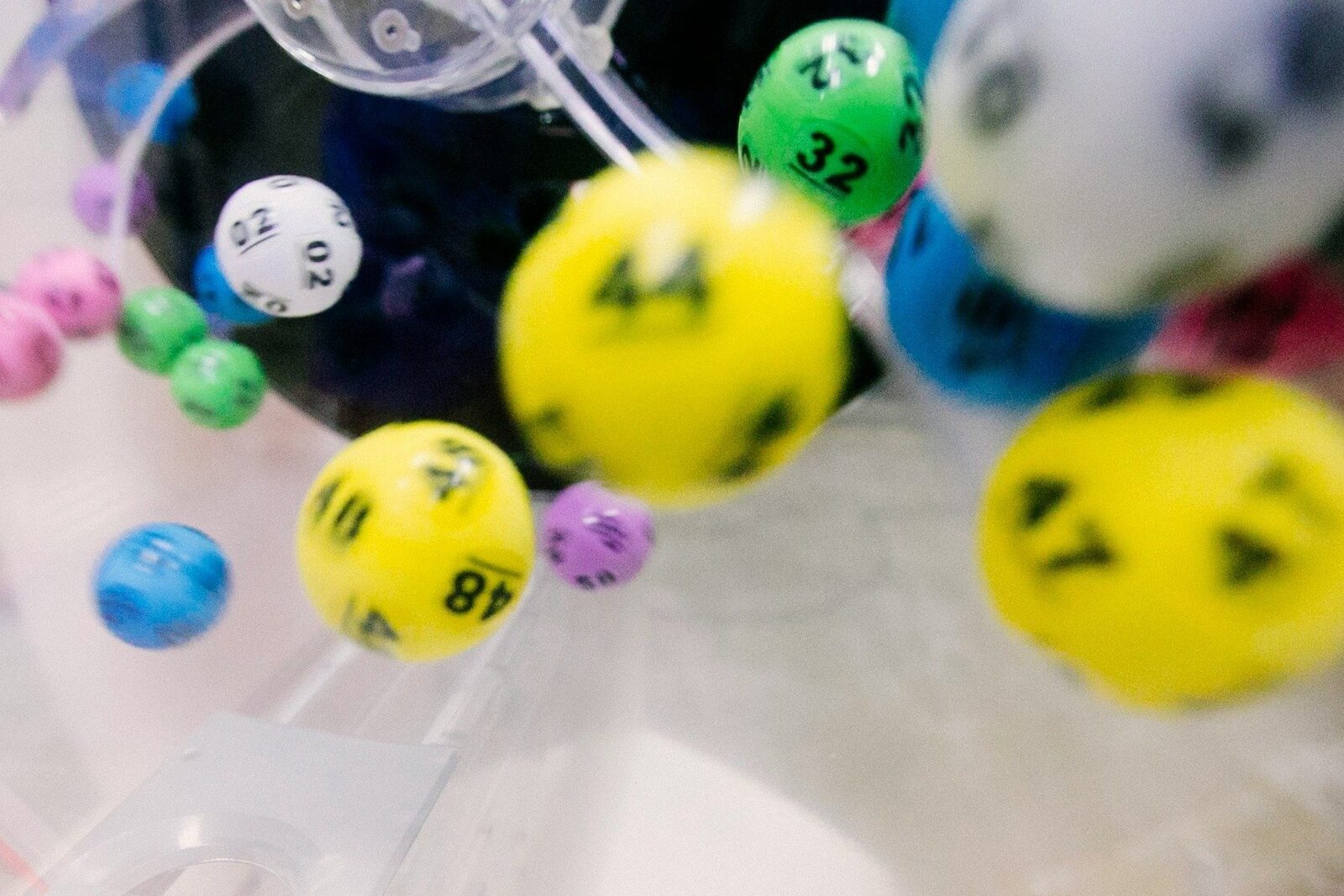 Jackpot de 10,6 milioane de lire în Londra: Norocosul nu s-a prezentat. Ce se întâmplă cu banii