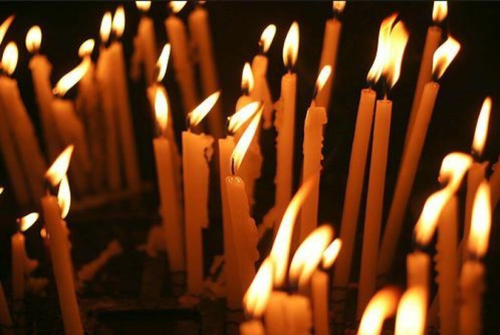 Ce poți face cu cele 12 lumânări din Joia Mare: Secretul ce durează tot anul