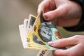 Salariile mai mari n-au îmbogățit tinerii. De ce nu sunt mulțumiți de banii câștigați
