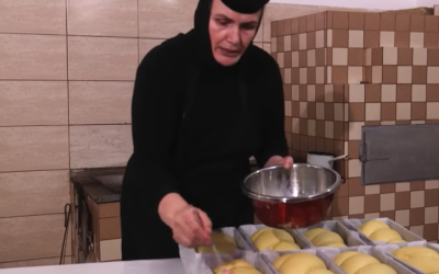 Cozonacii de la Mănăstirea Adam: Rețeta SĂRBĂTORII, un gust autentic de Paște