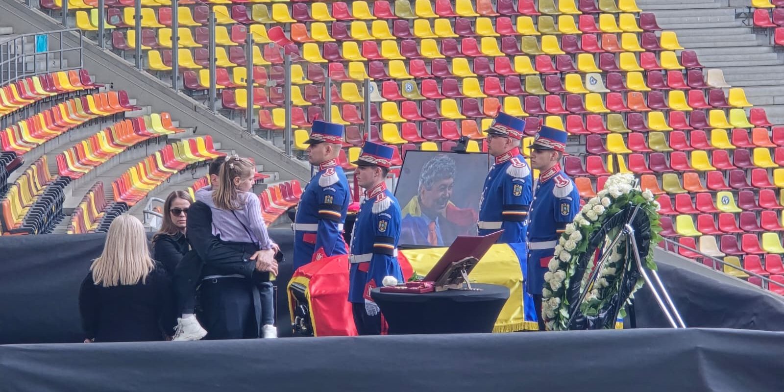 Matei Lucescu, alături de fiica, la căpătâiul lui Mircea Lucescu