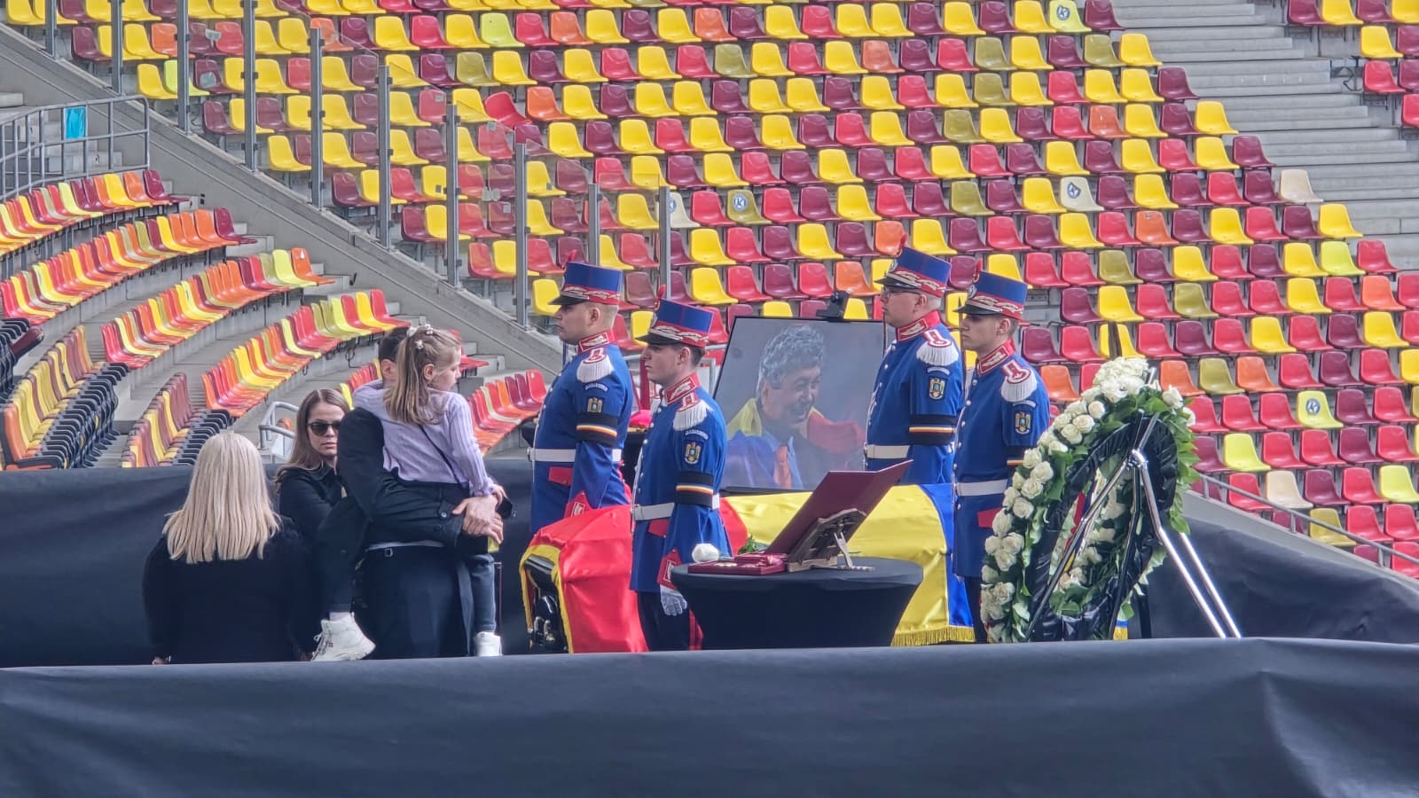 Matei Lucescu, alături de fiica, la căpătâiul lui Mircea Lucescu