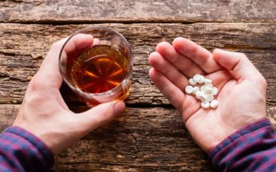 Ce pățești dacă amesteci alcool, antiacide și antiinflamatoare?