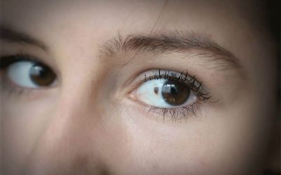 Semnale ascunse: 11 schimbări în ochi care pot indica cancer